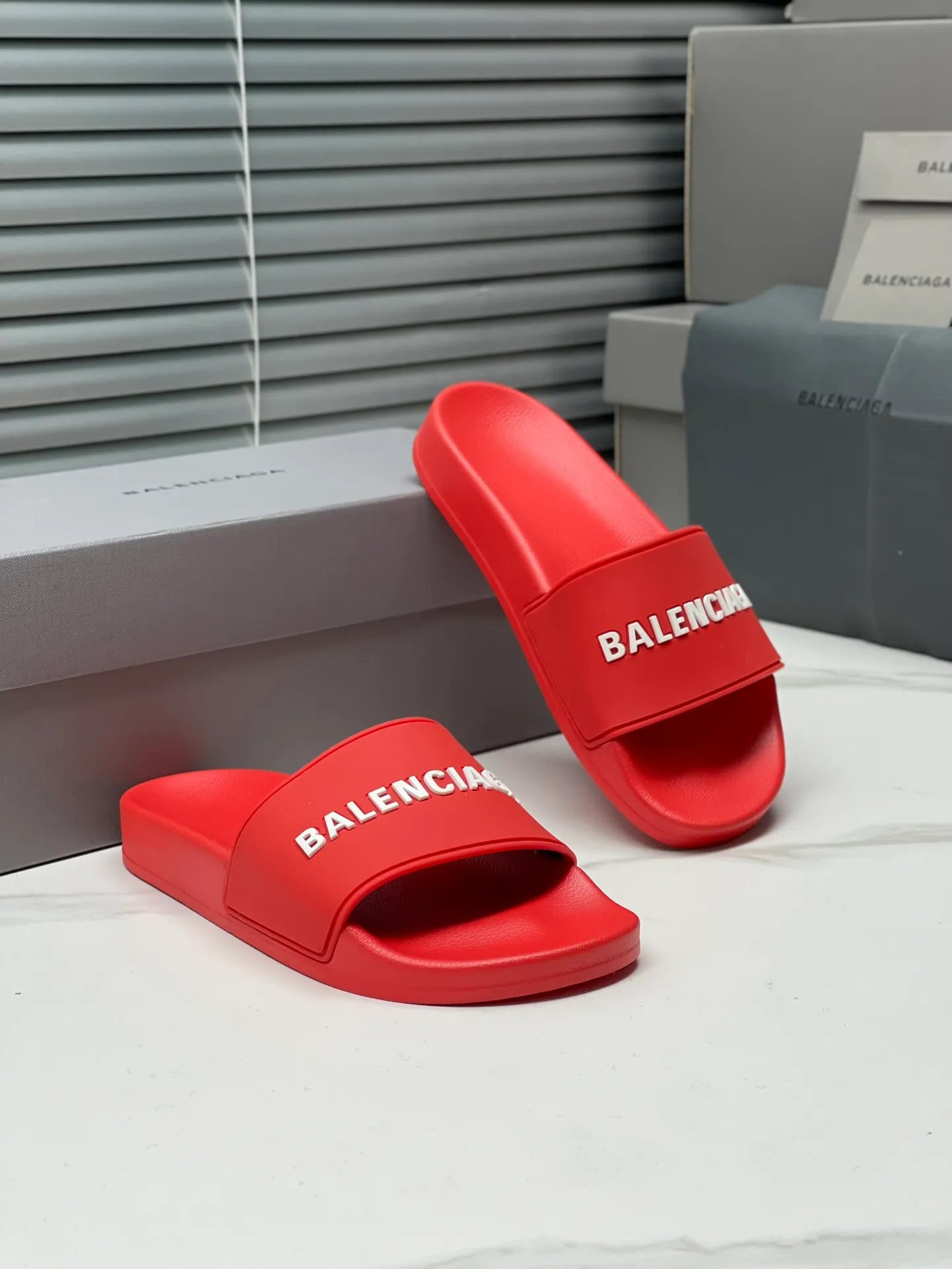 👟👟Ex-factory price 240👟👟 Women's Shoes Women's Clothing Balenciaga 2023 trendy slippers!  Balenciaga Political Campaign Latest Abrasive Development!  A favorite of European and American ladies, celebrities, and Internet celebrity girls. Exquisite uppers are hand-sewn and threaded. They are fluffy and soft, skin-friendly and soft, a must-have for summer. Fashionable but not overly ostentatious. Original natural rubber non-slip and wear-resistant sole. Size 35-40, 39-45 matching counter latest original packaging.